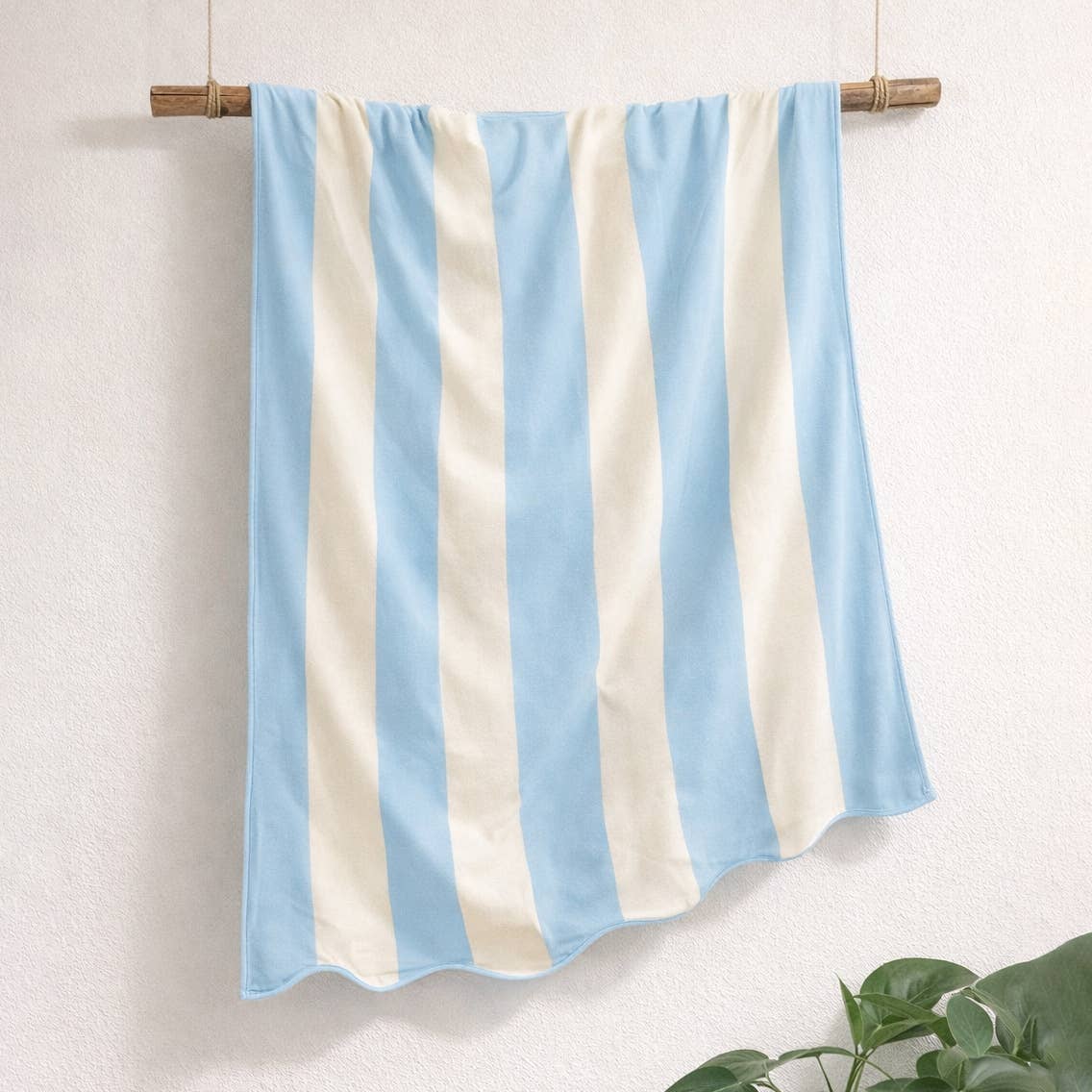 Large Scalloped Striped Beach Towel 90 x 170cm - 100% Cotton: Ice Blue