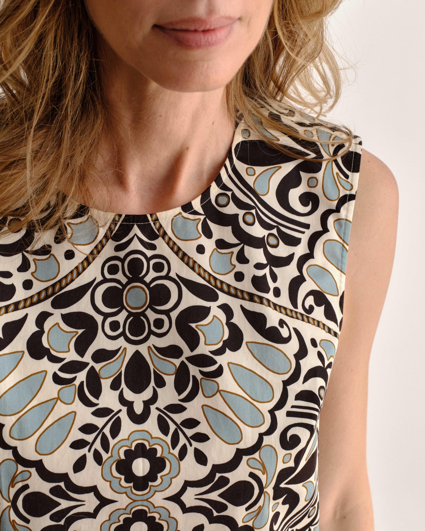 Linda Shell Top-Flor Medallion Tidal Pool