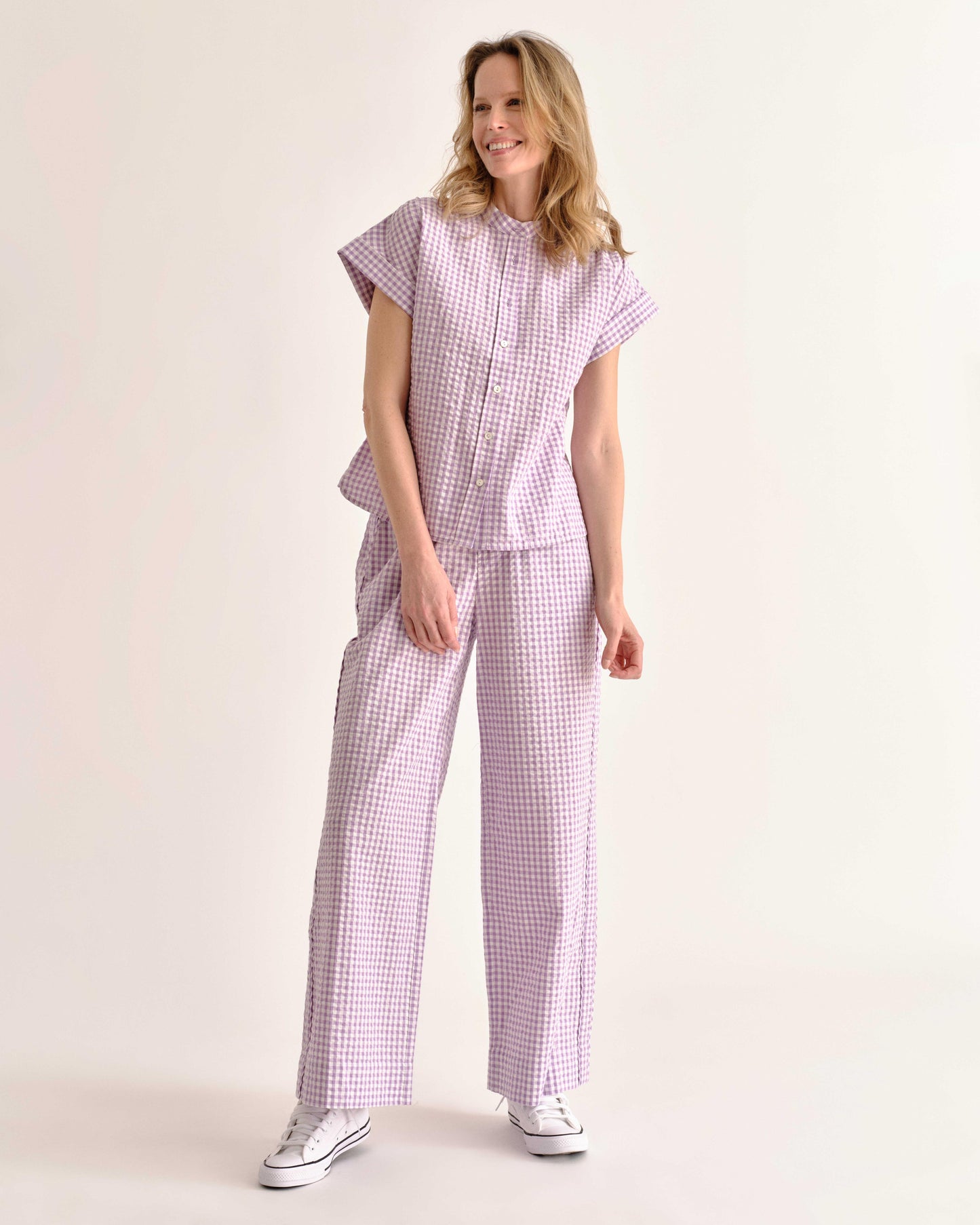 Mia Pant-Wisteria