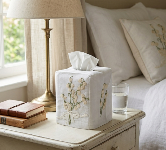 Sweet William Tissue Box Cover in Cream