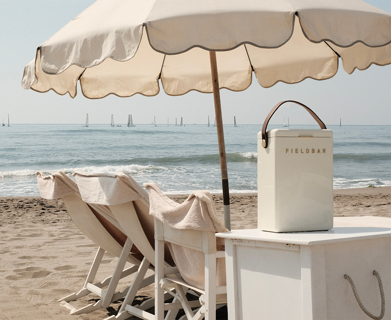 Drinks Box in Safari White with Leather Sling