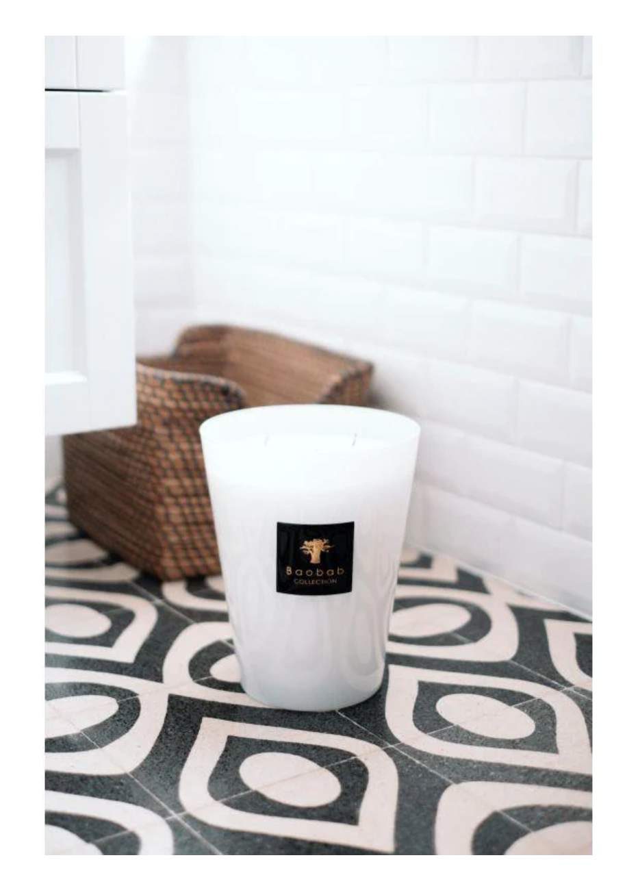 Les Prestigieuses Pierre De Lune Candle - White